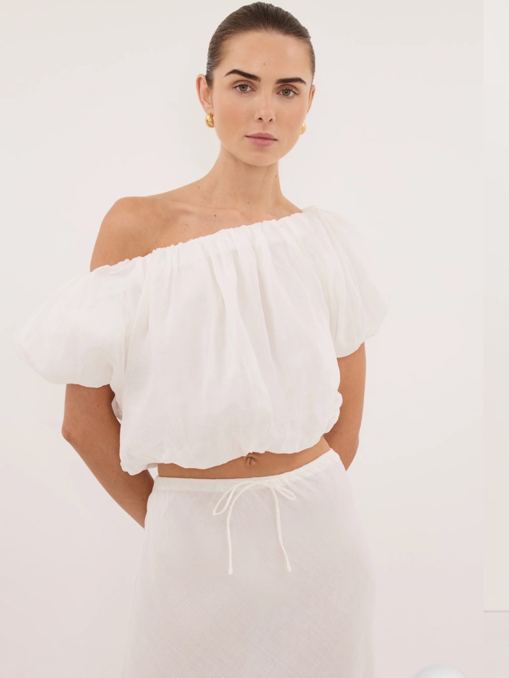 DISSH White One-Shoulder Puff Sleeve Crop Top